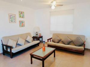 Area soggiorno di Hermosa casa Tuxpan con Aire Acondicionado 2BED 1BATH