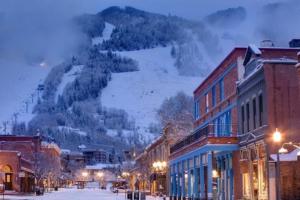 Gallery image of 2 Bedroom Condo In Downtown Aspen, Just One Block To Silver Queen Gondola in Aspen