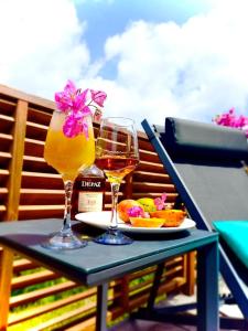 Mga inumin sa Villa Passion Cannelle de standing avec sa piscine vue mer