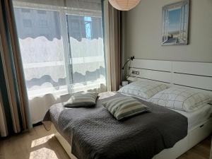 Cama ou camas em um quarto em Nowoczesny apartament z widokiem na morze