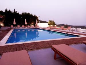 Bazén v ubytování Hotel Relax Dhermi nebo v jeho okolí