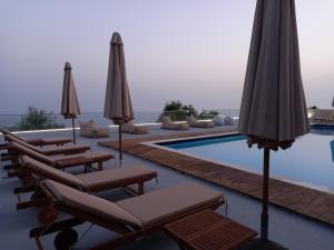 Bazén v ubytování Hotel Relax Dhermi nebo v jeho okolí