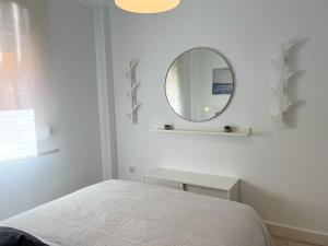 Posteľ alebo postele v izbe v ubytovaní Tarifa Cozy House - Central - Parking - Wifi
