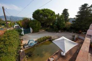 נוף של הבריכה ב-Sintra Farm Villa Guest House או בסביבה