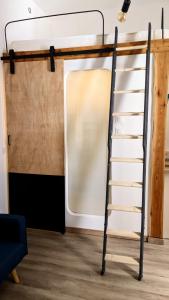 Poschodová posteľ alebo postele v izbe v ubytovaní Modern loft down town