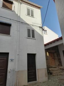 Το κτήριο όπου στεγάζεται  η παραθεριστική κατοικία +3 φωτογραφίες