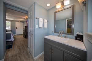 a bathroom with a sink and a mirror at Silver Ridge Lodge in Salida