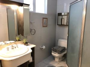 Phòng tắm tại Amplio 250m2, iluminado y céntrico en Palmas-Lomas