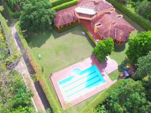 an overhead view of a house with a swimming pool at Finca Hacienda el Castillo Santa Fe de Antioquia in Santa Fe de Antioquia