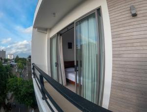 Balcony o terrace sa Bliss Apartments Colombo