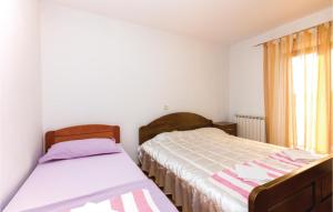 Posteľ alebo postele v izbe v ubytovaní 3 Bedroom Nice Apartment In Cavle