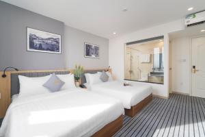 Tempat tidur dalam kamar di Davue Hotel by THG