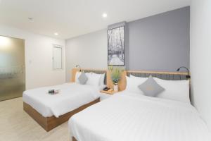 Tempat tidur dalam kamar di Davue Hotel by THG