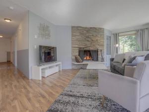 a living room with a couch and a fireplace at SKI-Mount Hood Charm-Welches,Golf and SKI resort condo,W&D, WIFI,Near Woods,Hiking,Fishing in Mount Hood Village
