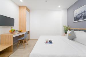 Tempat tidur dalam kamar di Davue Hotel by THG