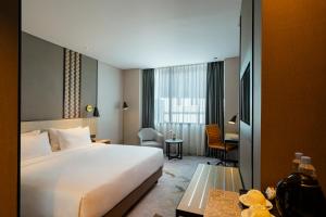 Cama ou camas em um quarto em Anara Airport Hotel