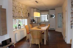 Køkken eller tekøkken på Feriendorf Robbenplatte Burhave 4