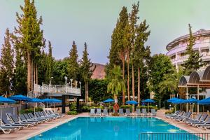 Bazén v ubytování Kayamaris Hotel nebo v jeho okolí
