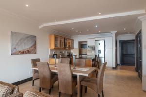 Η κουζίνα ή μικρή κουζίνα στο Ballito Manor View 505 - With Generator