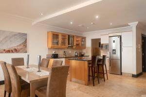 Η κουζίνα ή μικρή κουζίνα στο Ballito Manor View 505 - With Generator