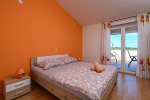 Łóżko lub łóżka w pokoju w obiekcie Livin Large Ana