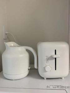Coffee and tea making facilities at 京町屋 京都*缘屋kyoto*Enishiya 开业特价&免费早餐供应 NewOpen Még 37 kép