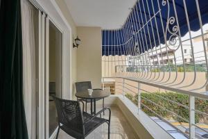 Balkón nebo terasa v ubytování Escape Apt Steps to Downtown Center Mall in Mirador Norte
