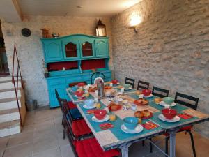 a table with food on it in a room at Le Clos des Chênes in Lagarde-Paréol