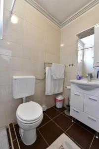 Kúpeľňa v ubytovaní Apartman Dorijan + 32 fotografií
