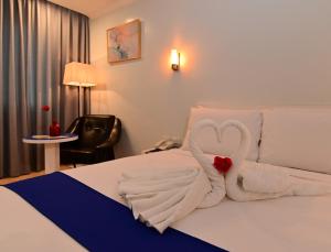 Ένα ή περισσότερα κρεβάτια σε δωμάτιο στο T Shine Resort and Spa