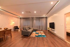 Μια τηλεόραση ή/και κέντρο ψυχαγωγίας στο T Shine Resort and Spa