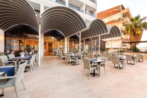 Restaurace v ubytování Kayamaris Hotel