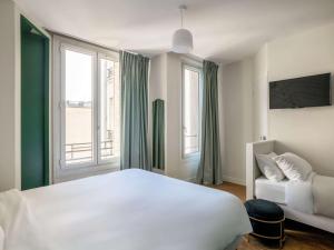 Postel nebo postele na pokoji v ubytování ibis Styles Asnieres Centre