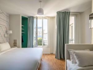 Postel nebo postele na pokoji v ubytování ibis Styles Asnieres Centre