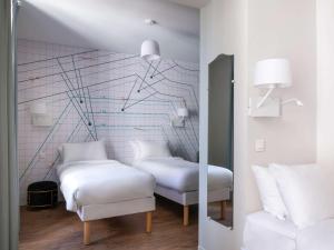 Postel nebo postele na pokoji v ubytování ibis Styles Asnieres Centre