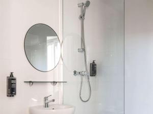 Koupelna v ubytování ibis Styles Asnieres Centre