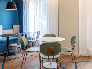 Posezení v ubytování ibis Styles Asnieres Centre + 37 fotografií