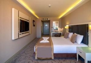 A television and/or entertainment centre at The Conforium Hotel Van