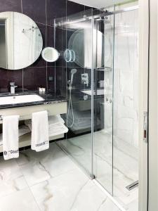 A bathroom at The Conforium Hotel Van