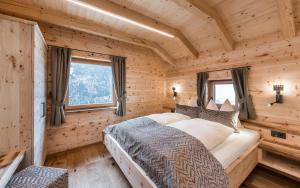 Un pat sau paturi într-o cameră la Grossplonerhof