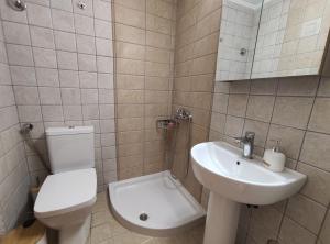 A bathroom at Sunlight Stonehouse