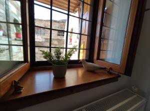 A seating area at Sunlight Stonehouse
