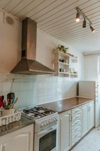 a kitchen with a stove and a stove top oven at Rooms Gdańsk Wrzeszcz centrum in Gdańsk
