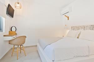 Agnantema luxury suites客房内的一张或多张床位