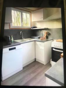 Kuchyň nebo kuchyňský kout v ubytování Chalet lumineux au cœur du Périgord Noir