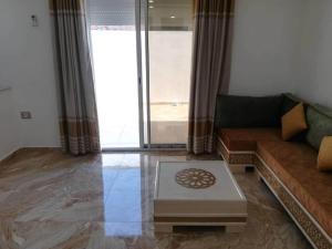S 2 1km from the beach in Kelibia的休息区