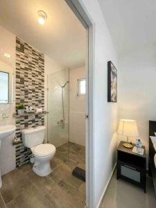Koupelna v ubytování Studio Apartment in Los Jardines Sleeps 2