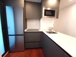 A kitchen or kitchenette at Expoholidays - Apartamento Rueda Lopez (7ºB)