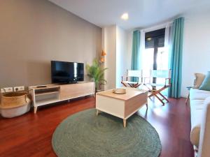 A television and/or entertainment centre at Expoholidays - Apartamento Rueda Lopez (7ºB)