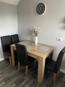 Khu vực ghế ngồi tại Minnie's Cottage +8 ảnh